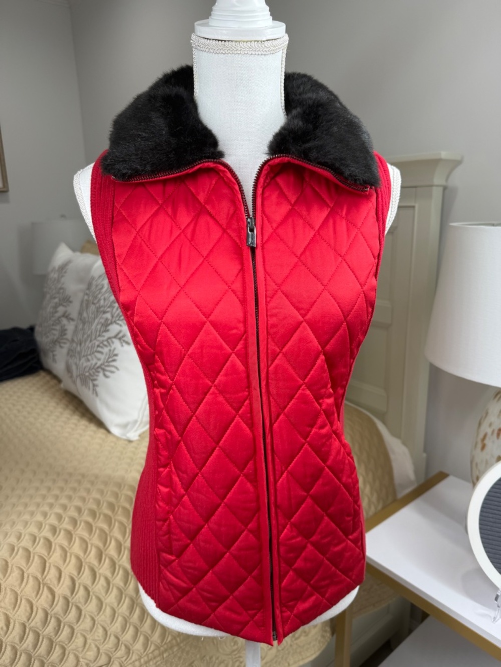 Jones New York Vest with Faux Fur Collar Size Small